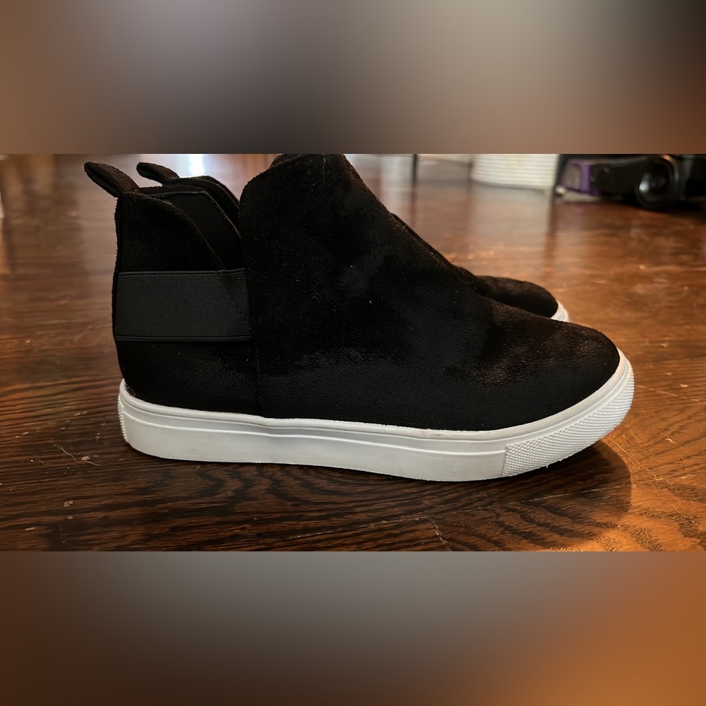 Boutique booties/sneakers EUC